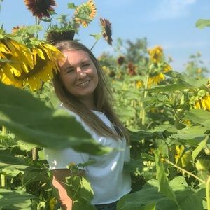 Meet your Posher, Courtney